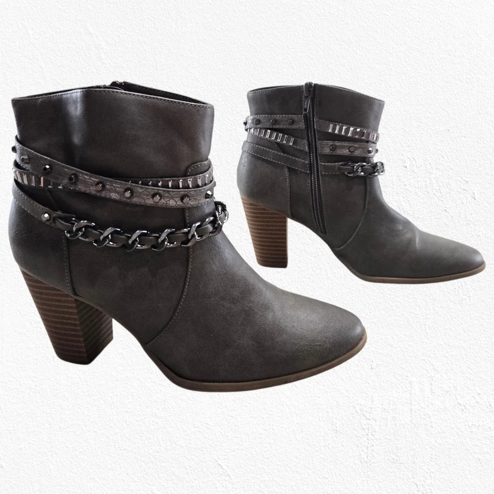 Jennifer Lopez Taupe Chain Studded Block Heel Ankle Booties Size 7.5 Edgy Glam